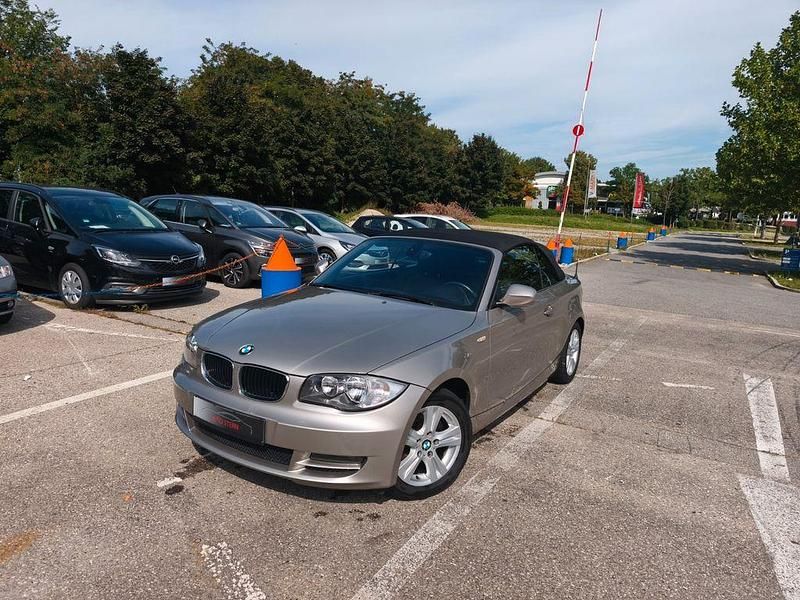 Silber Gebraucht 2010 BMW 118 Cabriolet Sport Line Cabrio | 4.350 € - Bild 1/4
