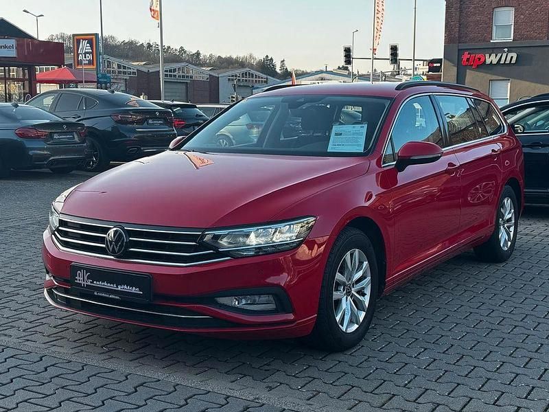 Gebraucht VW Passat Business 122 PS (89 kW) 2023 Rot Kombi