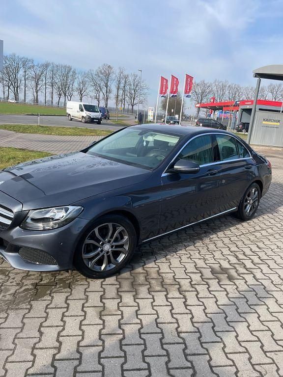 Grau Gebraucht 2015 Mercedes C180 Limousine | 14.400 € (Guter Preis) - Bild 1/4