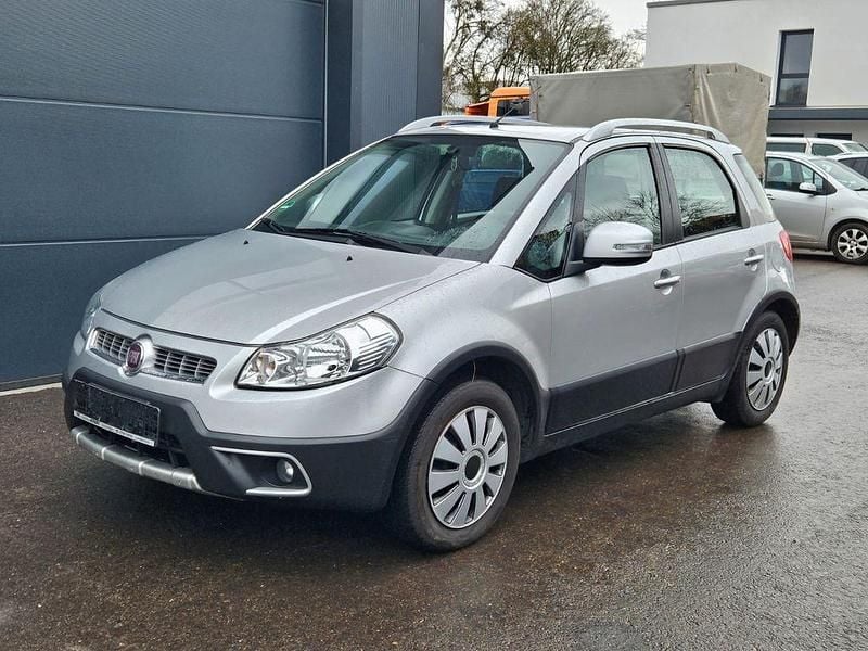 Grau Gebraucht 2013 Fiat Sedici Easy SUV | 4.750 € (Fairer Preis) - Bild 1/4