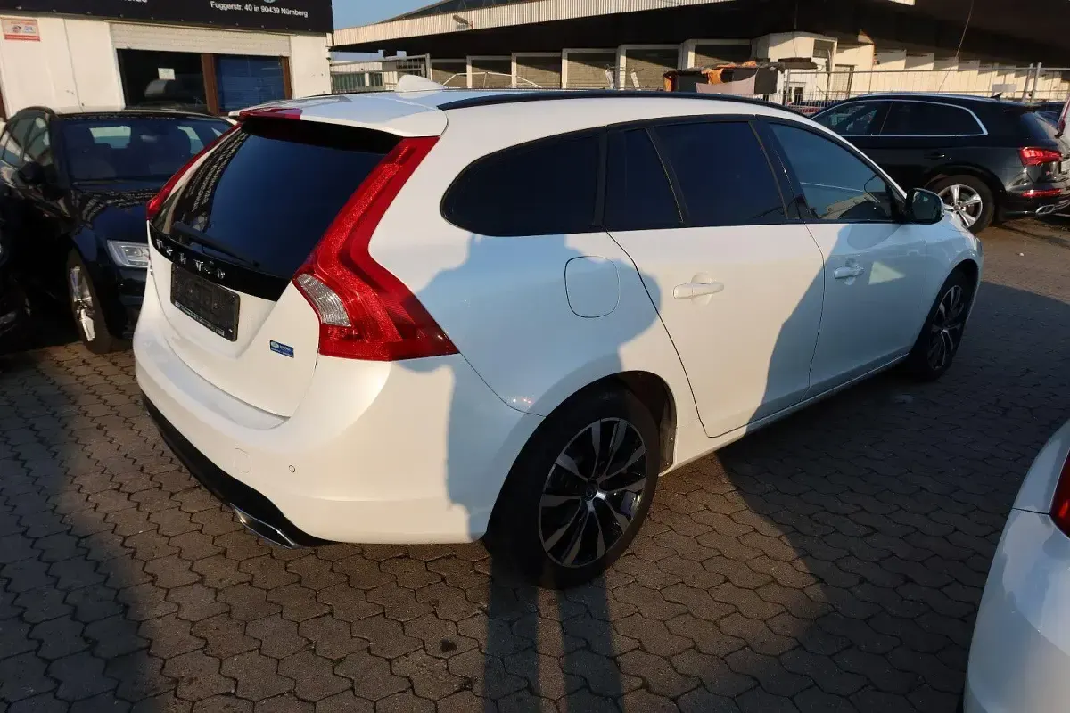 Gebraucht Volvo V60 Linje Svart 190 PS (139 kW) 2017 Weiß Kombi