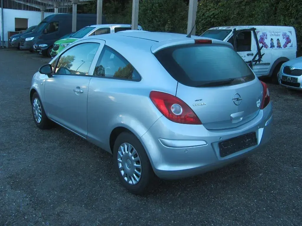 Usado Opel Corsa 80 HP (58 kW) 2008 Prateado Citadino