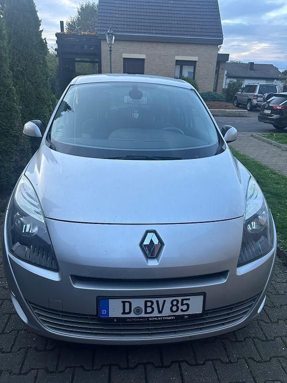 Silber Gebraucht 2011 Renault Scénic III Dynamique Van / Kleinbus | 4.200 € (Fairer Preis) - Bild 1/4