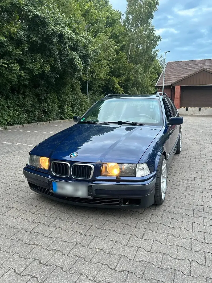 Gebraucht BMW 320 150 PS (110 kW) 1998 Blau Kombi