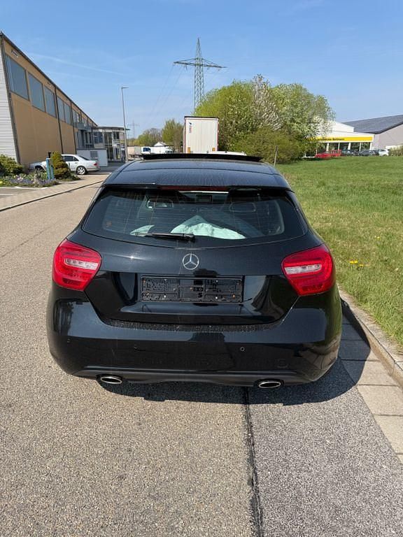 Gebraucht Mercedes A200 Urban 156 PS (114 kW) 2015 Schwarz Limousine