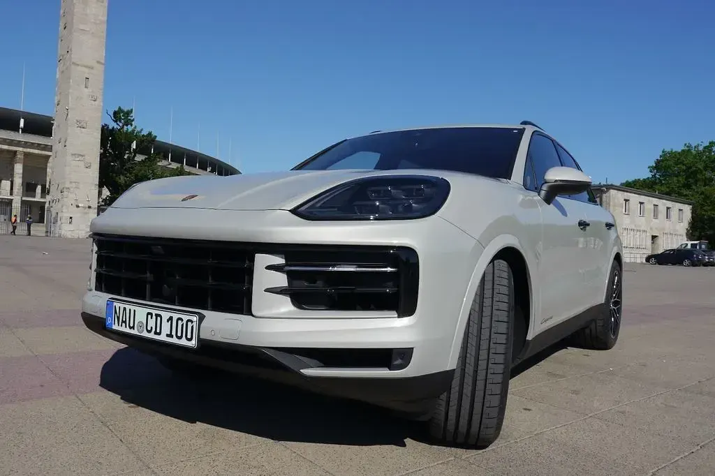 Gebraucht Porsche Cayenne 354 PS (260 kW) 2024 Silber SUV