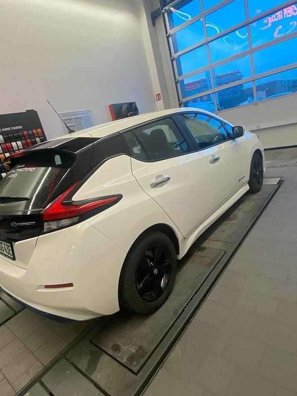 Gebraucht Nissan Leaf 110 kW (150 PS) 2018 Weiß Kleinwagen