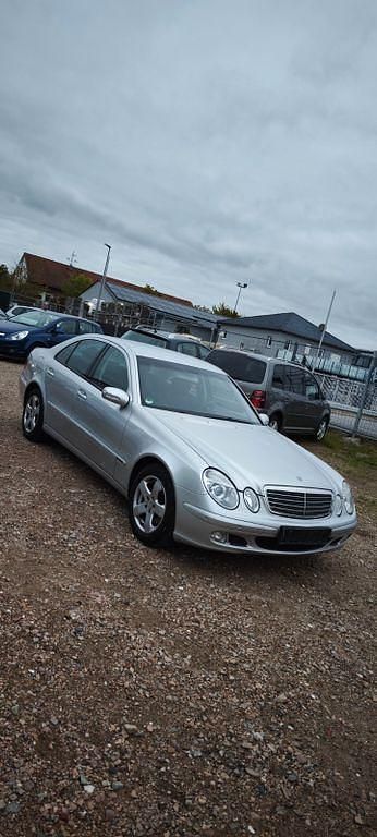 Silber Gebraucht 2002 Mercedes E240 Limousine | 1.999 € (Guter Preis) - Bild 1/4