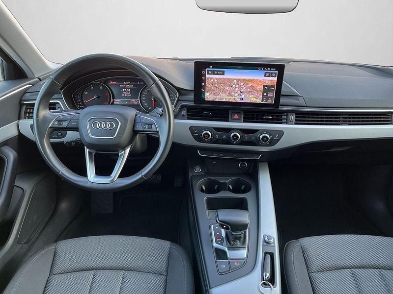 Gebraucht Audi A4 Basis 163 PS (119 kW) 2023 Florettsilber metallic (metallic) Kombi