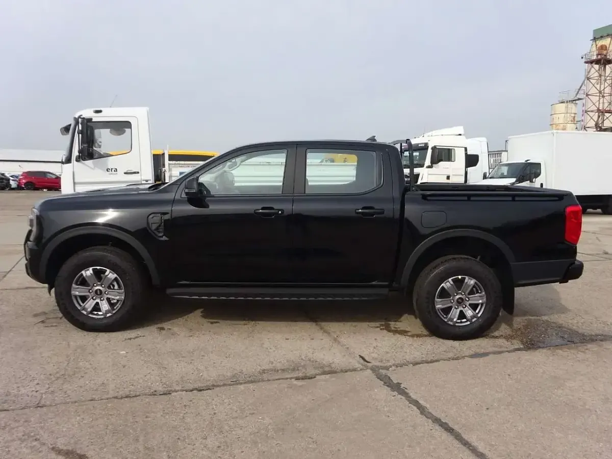 Nowe Ford Ranger XLT 170 KM (125 kW) 2026 Czarny Pickup