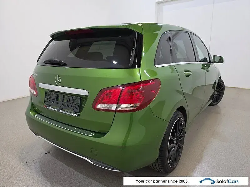 Gebraucht Mercedes B180 109 PS (80 kW) 2017 Grün Van / Kleinbus