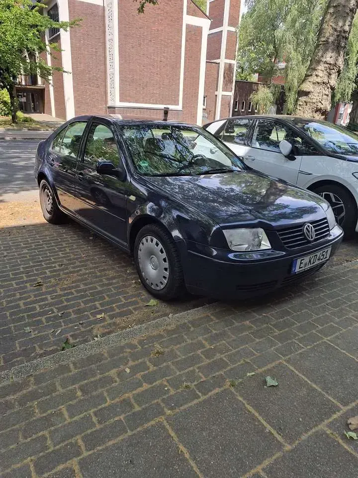 Gebraucht VW Bora Trendline 101 PS (74 kW) 1999 Limousine