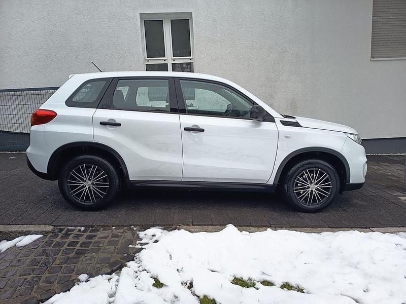 Gebraucht Suzuki Vitara Comfort 120 PS (88 kW) 2018 Weiß SUV