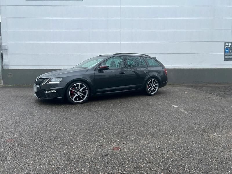 Gebraucht Skoda Octavia vRS 184 PS (135 kW) 2018 Schwarz Kombi