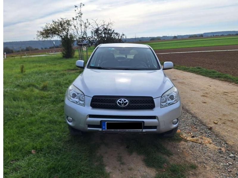 Silber Gebraucht 2007 Toyota RAV4 SUV | 8.600 € (Etwas zu teuer) - Bild 1/4
