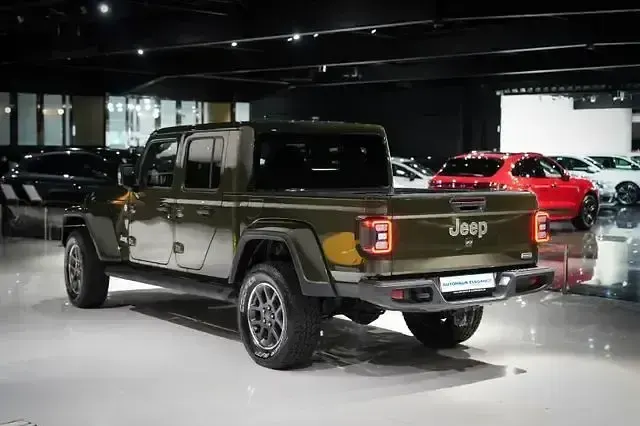Gebraucht Jeep Gladiator Overland 264 PS (194 kW) 2022 Sarge green clear coat Pickup