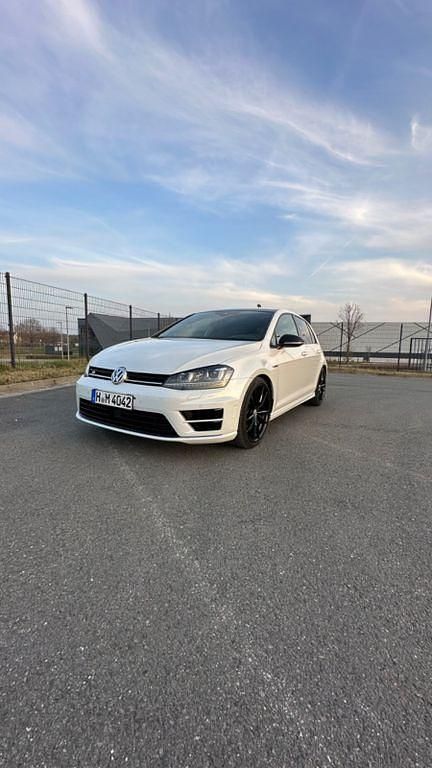 Weiß Gebraucht 2016 VW Golf VII R Limousine | 23.500 € (Fairer Preis) - Bild 1/4