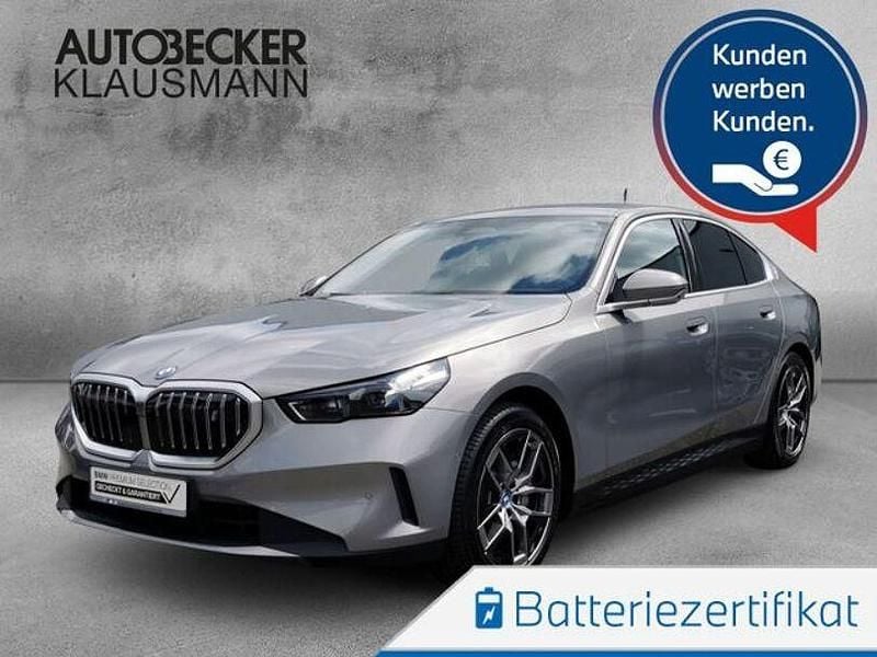 Grau Gebraucht 2024 BMW i5 Comfort Edition Limousine | 58.708 € - Bild 1/4