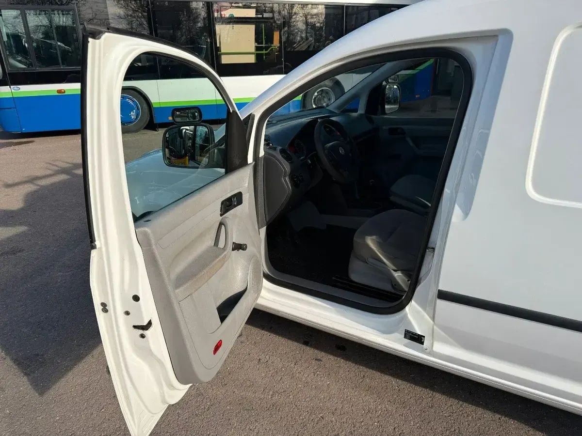 Second-hand VW Caddy Maxi 102 CP (75 kW) 2010 Monovolum