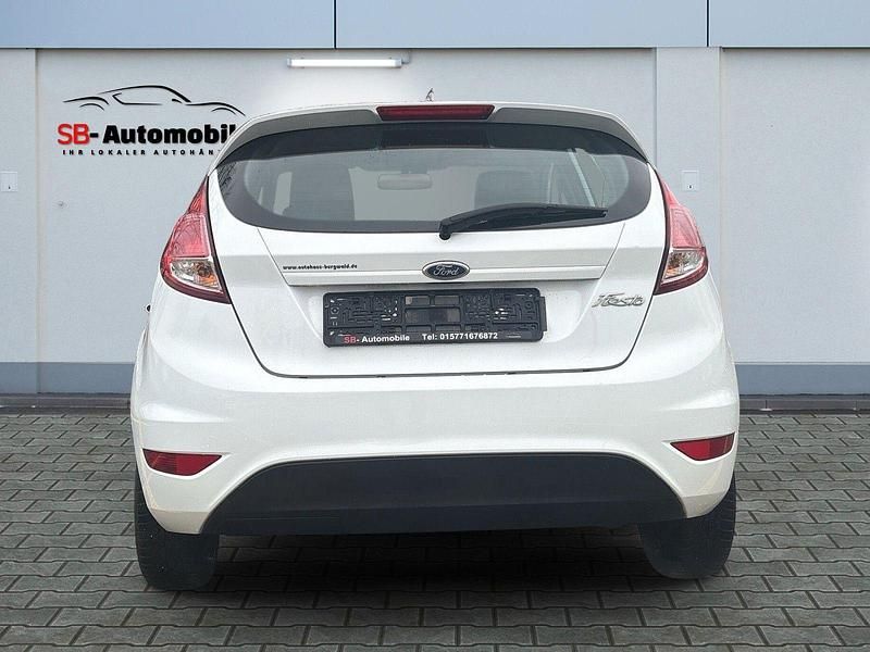 Gebraucht Ford Fiesta 80 PS (58 kW) 2015 Weiß Limousine