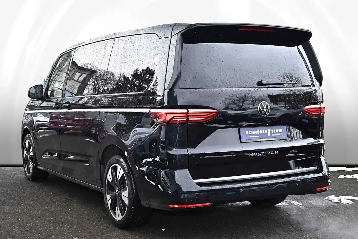 Gebraucht VW Multivan Style 150 PS (110 kW) 2024 Schwarz Van / Kleinbus
