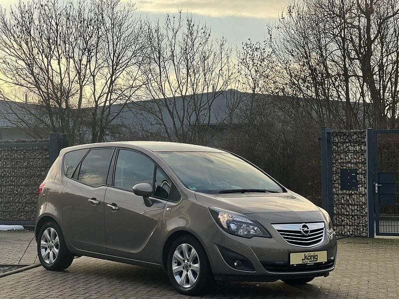 Braun Gebraucht 2012 Opel Meriva Innovation Van / Kleinbus | 9.000 € (Etwas zu teuer) - Bild 1/4