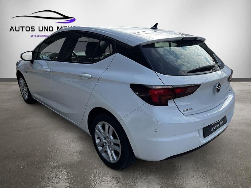 Używany Opel Astra Edition 110 KM (80 kW) 2019 Biały Sedan/Limuzyna
