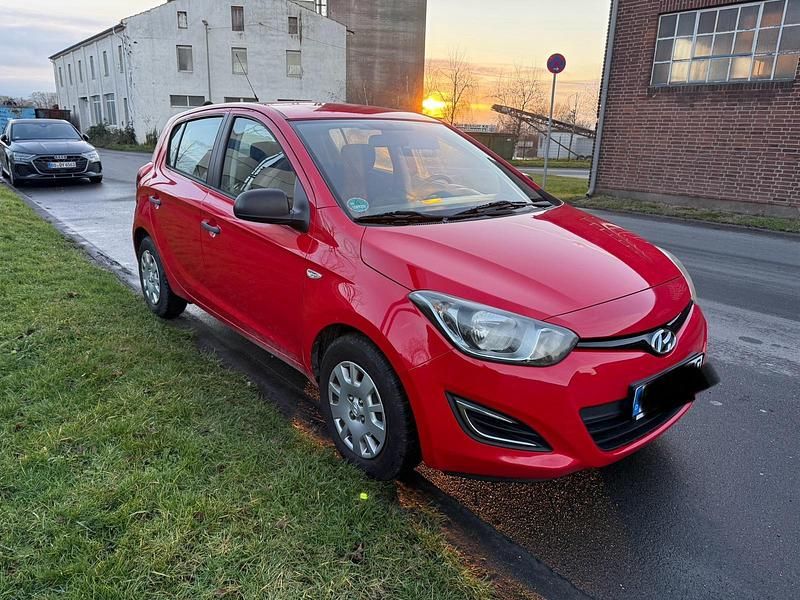 Rot Gebraucht 2013 Hyundai i20 Kleinwagen | 1.999 € (Guter Preis) - Bild 1/4