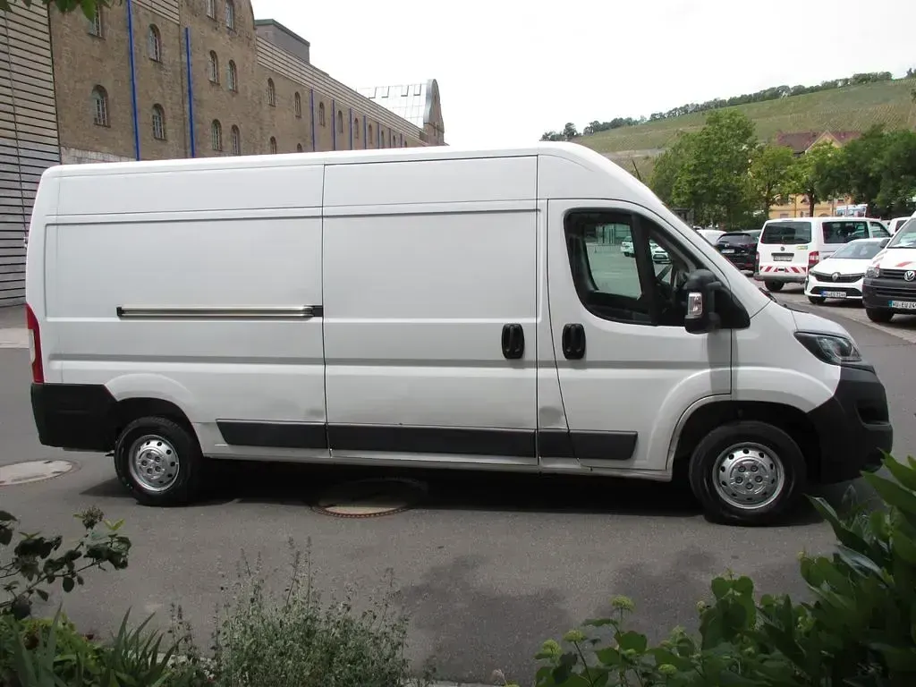 Gebraucht Peugeot Boxer 140 PS (102 kW) 2023 Weiß Van