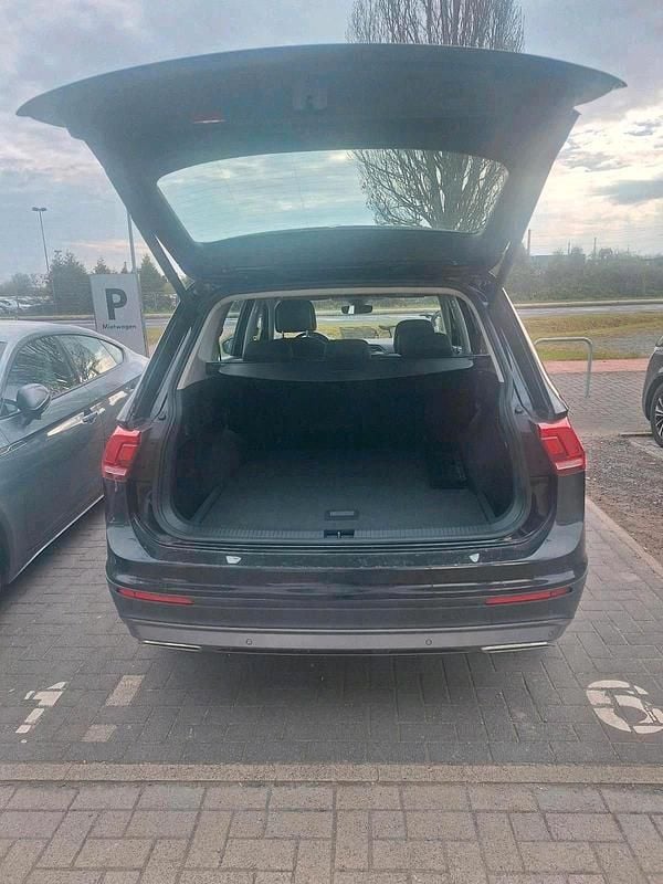 Gebraucht VW Tiguan Allspace 200 PS (147 kW) 2021 Schwarz SUV