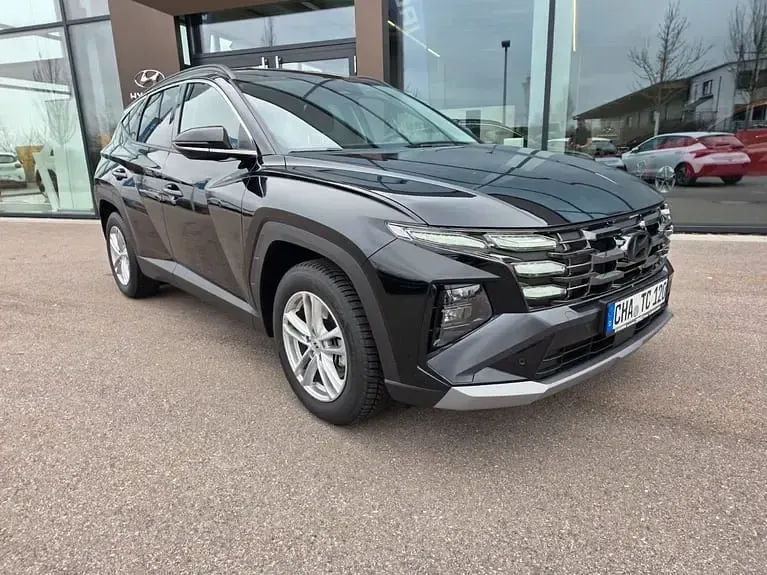 Gebraucht Hyundai Tucson Trend 136 PS (100 kW) 2025 Abyss black / met SUV
