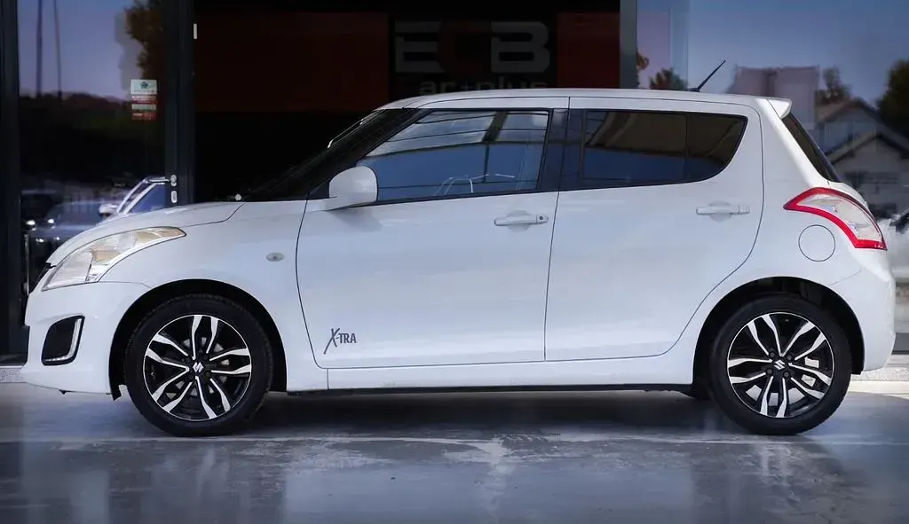 Gebraucht Suzuki Swift Club 94 PS (69 kW) 2015 Weiß Kleinwagen