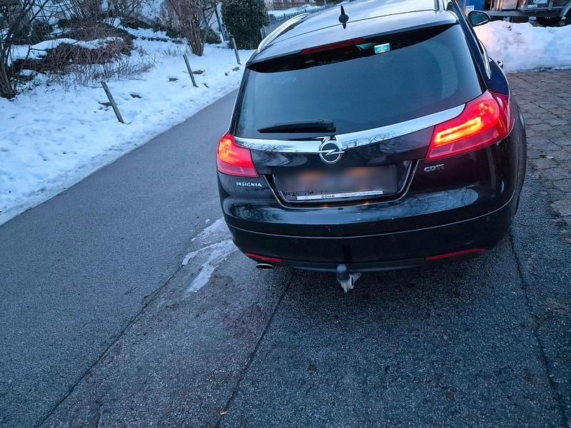 Gebraucht Opel Insignia Sport 163 PS (119 kW) 2010 Schwarz Kombi