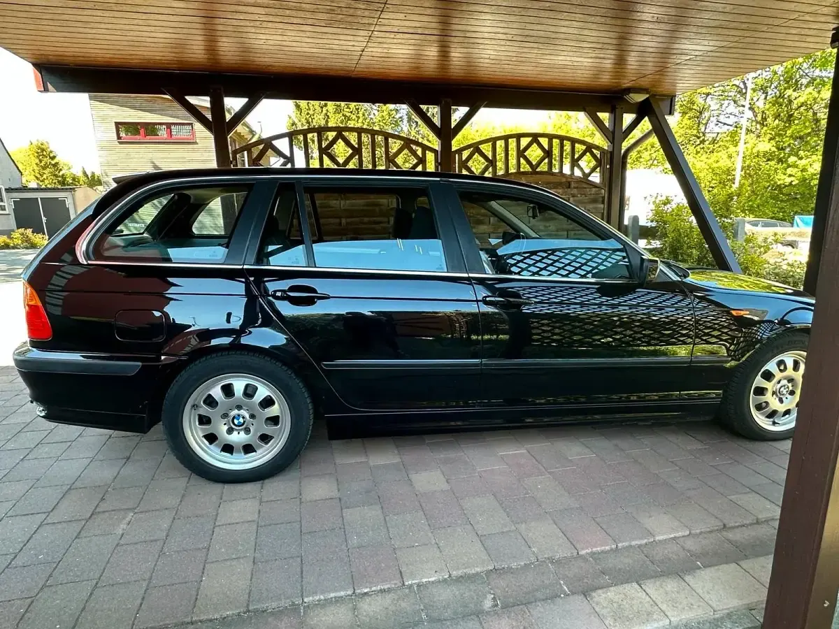 Second-hand BMW 320 170 CP (125 kW) 2002 Negru Break