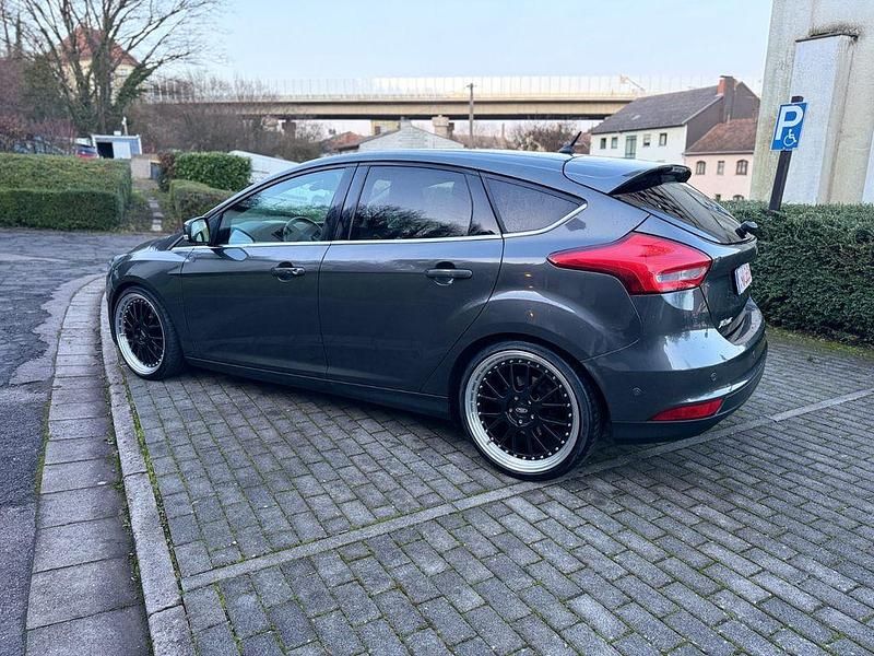 Gebraucht Ford Focus Titanium 150 PS (110 kW) 2018 Grau Limousine