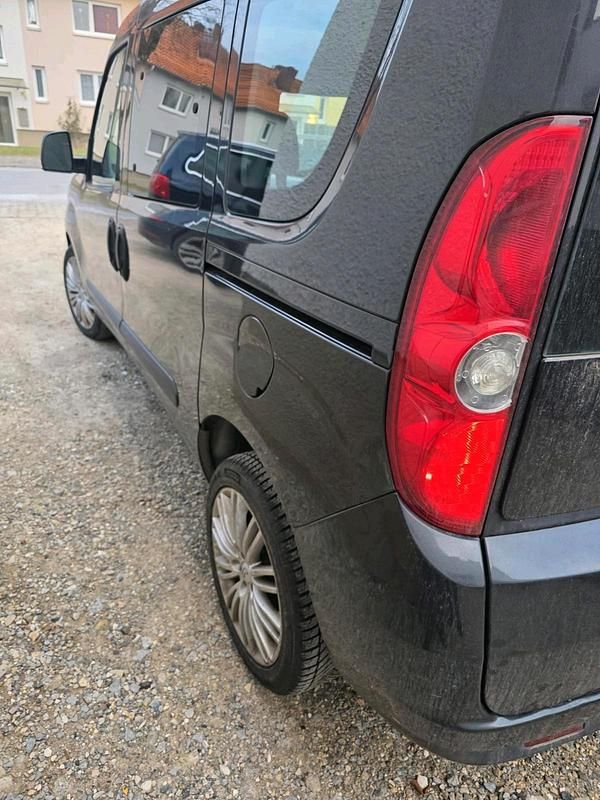 Gebraucht Fiat Doblò 105 PS (77 kW) 2010 Schwarz Van / Kleinbus
