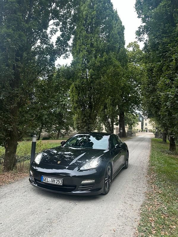 Schwarz Gebraucht 2011 Porsche Panamera 4S Limousine | 28.449 € (Teuer) - Bild 1/4