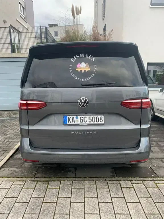 Gebraucht VW Multivan Life 150 PS (110 kW) 2023 Grau Van / Kleinbus