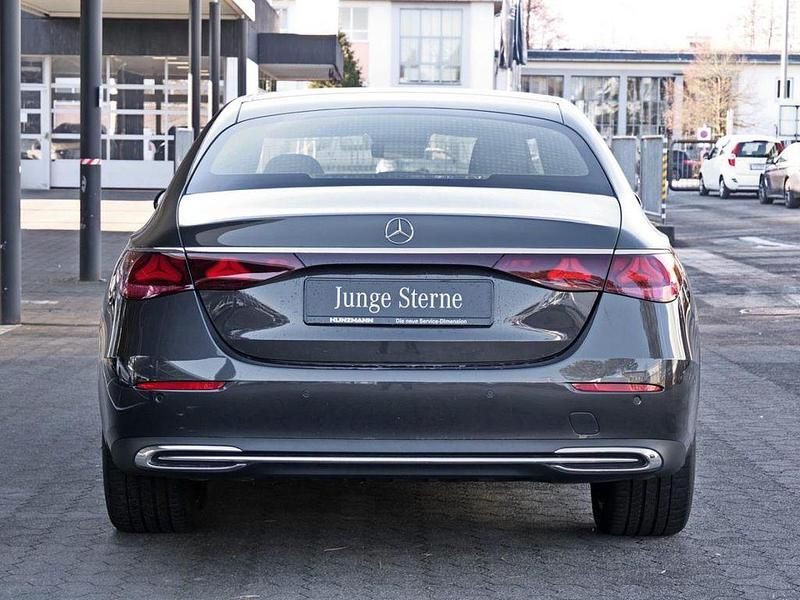 Gebraucht Mercedes E220 Avantgarde 197 PS (144 kW) 2024 Grau Limousine