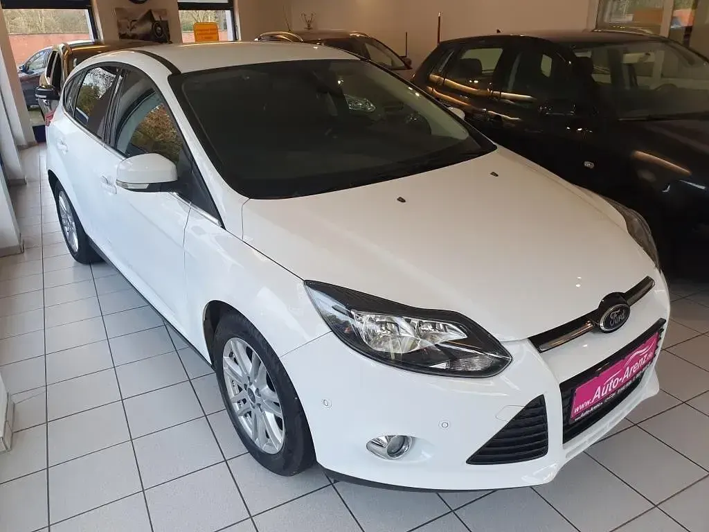 Używany Ford Focus Titanium 125 KM (91 kW) 2013 Biały Sedan/Limuzyna