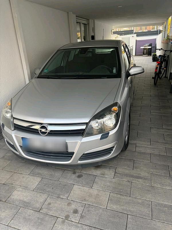 Gebraucht Opel Astra 160 PS (117 kW) 2008 Silber Kleinwagen