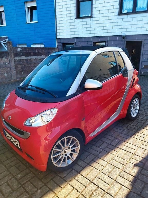 Rot Gebraucht 2011 Smart ForTwo Cabrio Passion Cabrio | 4.990 € (Fairer Preis) - Bild 1/3