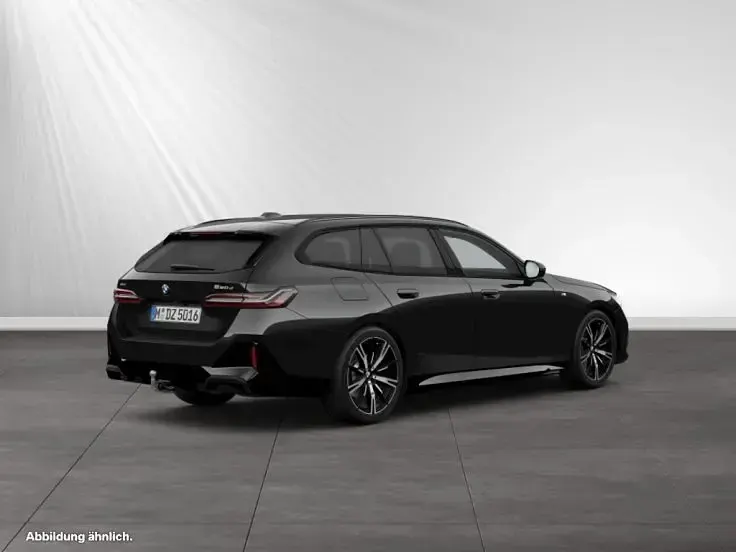Gebraucht BMW 520 M Sport 197 PS (144 kW) 2025 Saphirschwarz metallic Kombi