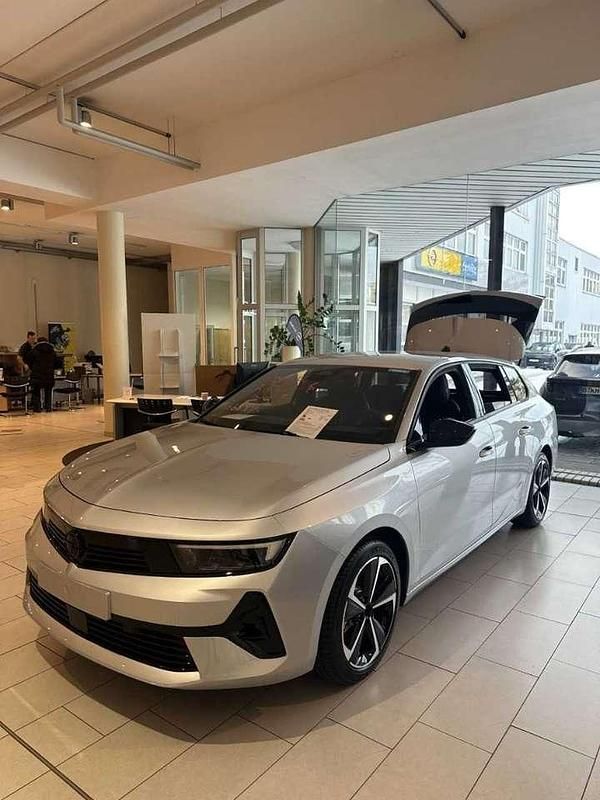 Neu Opel Astra 131 PS (96 kW) 2025 Kristall silber Kombi