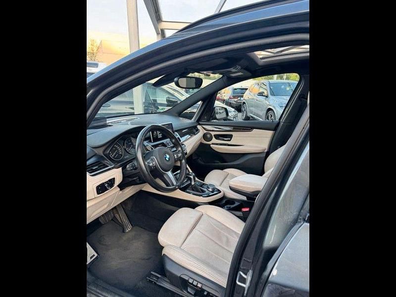 Grau Gebraucht 2016 BMW 220 M Sport Van / Kleinbus | 17.800 € - Bild 1/4
