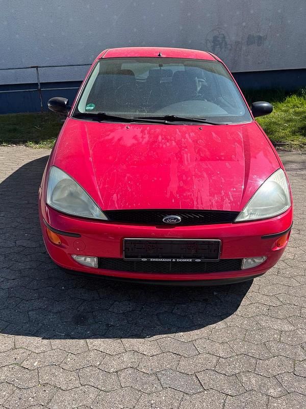 Second-hand Ford Focus 115 CP (84 kW) 1999 Roșu Hatchback