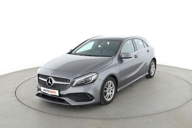 Grau Gebraucht 2018 Mercedes A180 AMG Limousine | 18.790 € (Fairer Preis) - Bild 1/3