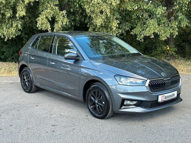 Nowe Skoda 105 80 KM (58 kW) 2025 Szary Sedan/Limuzyna