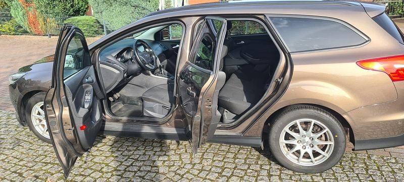 Gebraucht Ford Focus Business Edition 120 PS (88 kW) 2016 Braun Kombi