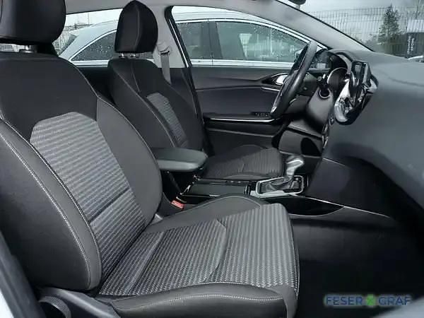 Gebraucht Kia Ceed 136 PS (100 kW) 2024 Cararraweiss Kleinwagen